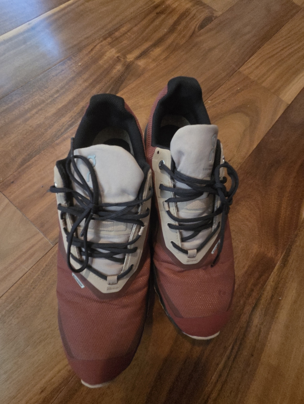 Womens Lightweight Trail Sneakers in Burgundy and Beige